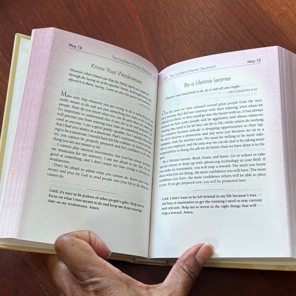 "The Confident Woman Devotional" Hardcover Book by Joyce Meyer - Picture 4 of 6